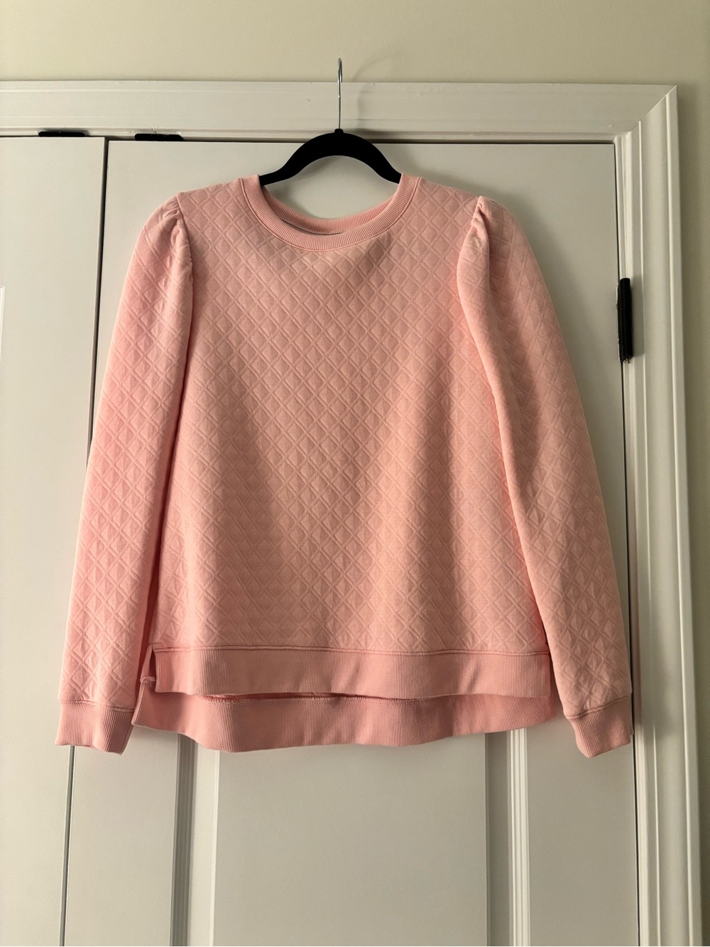 Crown & Ivy Quilted Puff-Sleeve Crewneck Sweatshirt - Light Pink